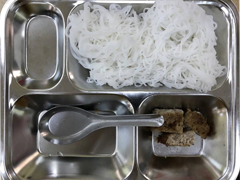 Làm rõ vụ phụ huynh tố suất cơm 22.000 đồng quá đạm bạc-3