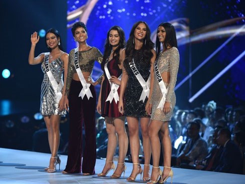 Điều đặc biệt nhất chung kết Miss Universe 2018: Giữa rừng váy dạ hội, H'Hen Niê một mình một kiểu với set đồ này