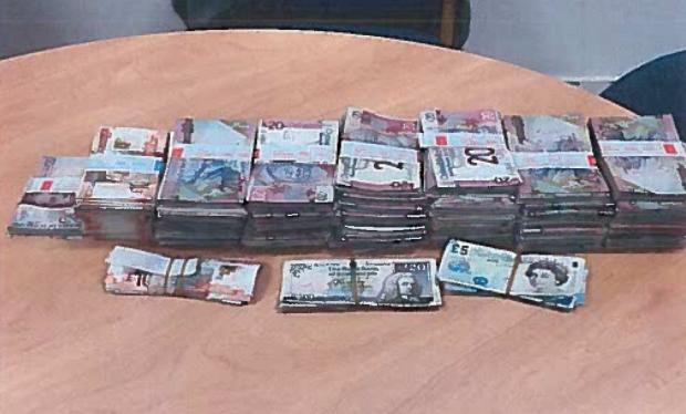 Từ clip em bé nghịch cọc tiền trên MXH, cảnh sát Anh triệt phá băng nhóm người Việt trồng cần sa trị giá triệu đô-2