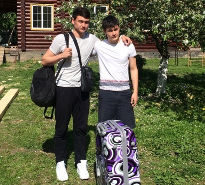 Lâm Tây hot đã đành, em trai cũng được săn lùng” ráo riết vì ngoại hình lai cuốn hút-5