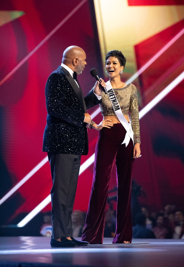 Nhìn lại những màn trình diễn quá sức tuyệt vời giúp HHen Niê lập kỳ tích vào Top 5 chung kết Miss Universe 2018-2