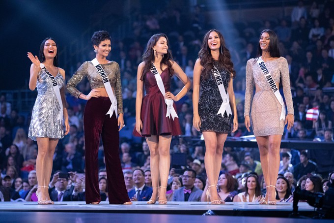 Nhìn lại những màn trình diễn quá sức tuyệt vời giúp HHen Niê lập kỳ tích vào Top 5 chung kết Miss Universe 2018-4