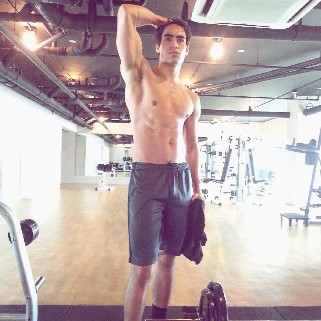 Tân Hoa hậu Hoàn vũ đã đẹp thì thôi, đến bạn trai cô cũng làm dân tình thổn thức vì gương mặt và body cực phẩm!-3