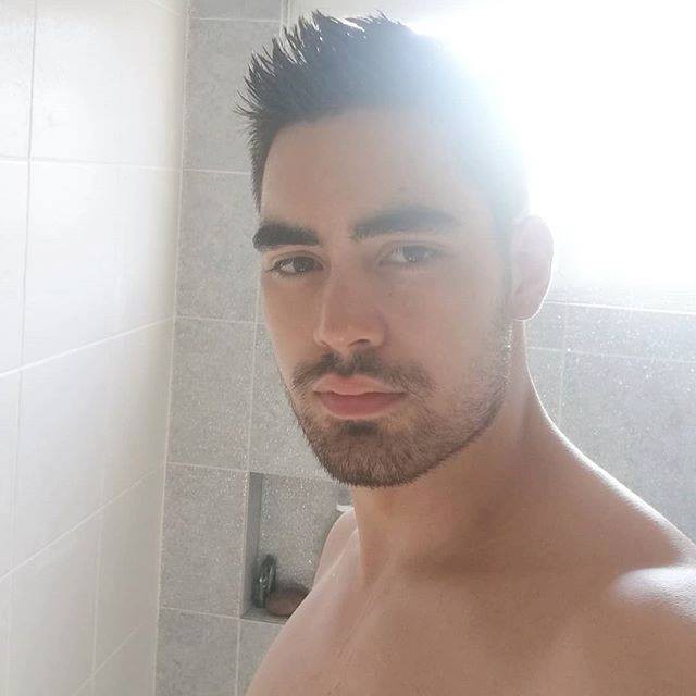 Tân Hoa hậu Hoàn vũ đã đẹp thì thôi, đến bạn trai cô cũng làm dân tình thổn thức vì gương mặt và body cực phẩm!-9