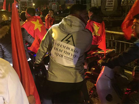 Tố hàng nướng vỉa hè chặt chém, cô gái bị chủ quán tung clip camera phản pháo, nhưng cái kết mới thật sự bất ngờ-6