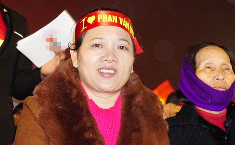 Chân dung người phụ nữ được triệu cô gái xin làm con dâu vì là mẹ cầu thủ điển trai!-24