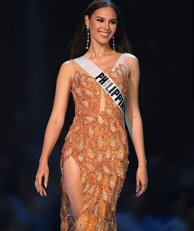 Style của tân Hoa hậu Hoàn vũ Catriona Gray: từ đầu đến cuối đều lộng lẫy như bà hoàng-14