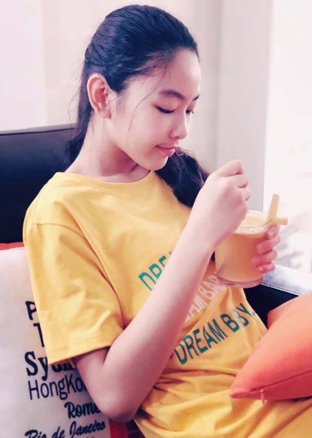 Vợ MC Quyền Linh đăng ảnh cận mặt con gái lớn, dân mạng xôn xao chỉ ra điều đặc biệt này-4