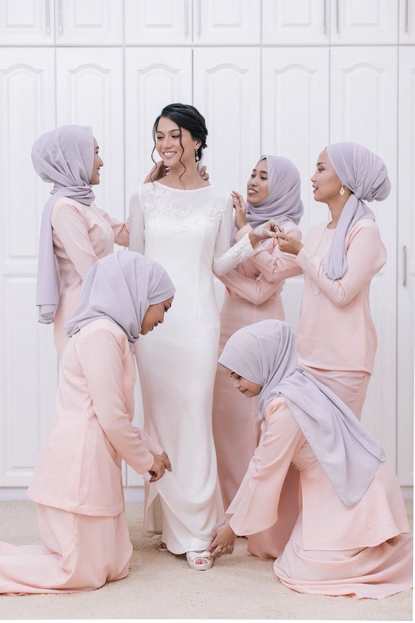 Chú rể gây sốc khi đưa hẳn người yêu cũ đến làm phù dâu cho vợ mình-3