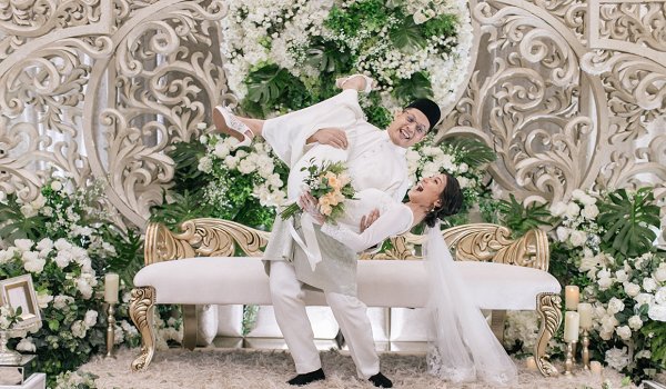 Chú rể gây sốc khi đưa hẳn người yêu cũ đến làm phù dâu cho vợ mình-1