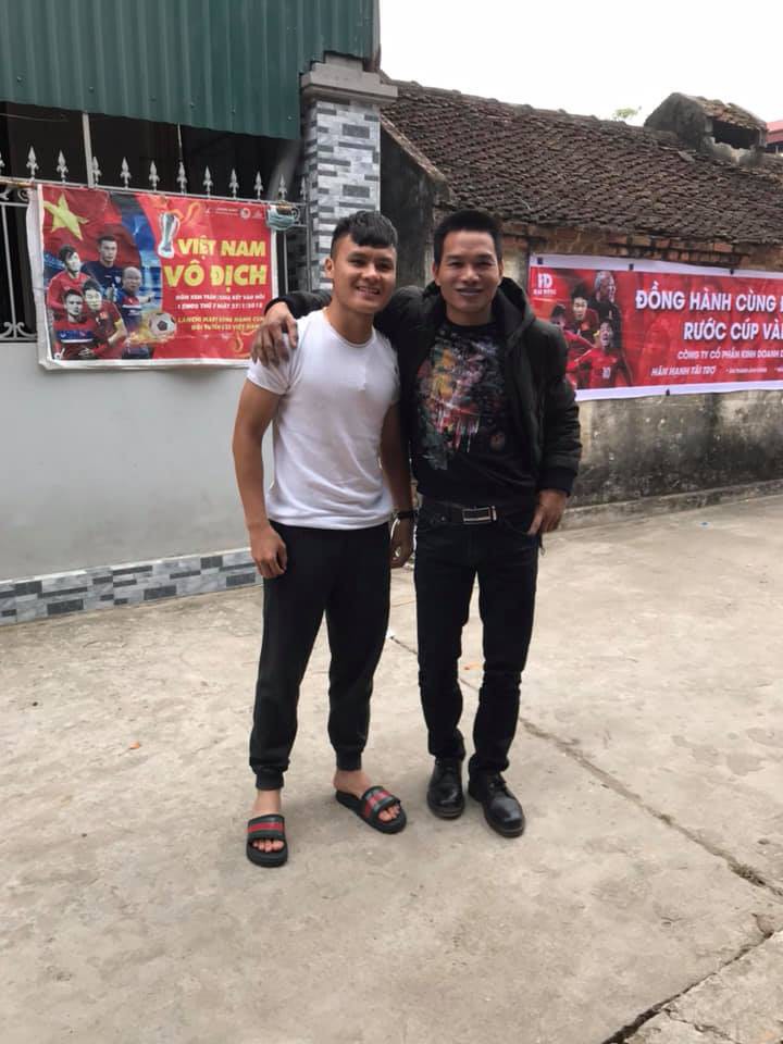 Có một Quang Hải vô cùng giản dị và gần gũi nơi quê nhà sau ánh hào quang tại AFF Cup-1