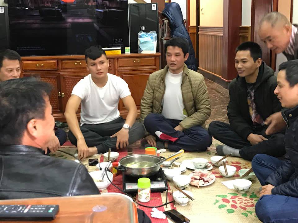 Có một Quang Hải vô cùng giản dị và gần gũi nơi quê nhà sau ánh hào quang tại AFF Cup-3