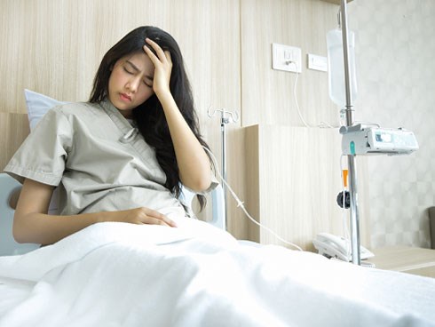 Đêm tân hôn của tôi biến thành ác mộng, phải vào viện phẫu thuật gấp, ra viện lại bị chồng đòi ly hôn