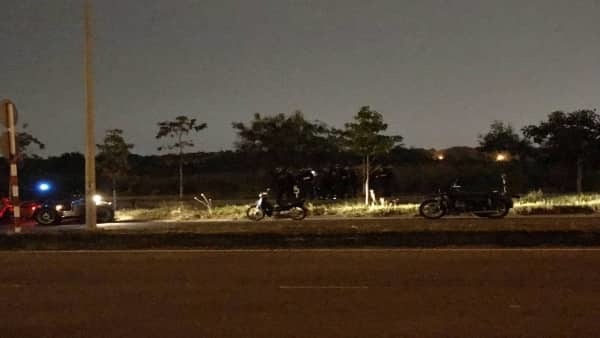 Đôi nam nữ ôm nhau tự tử bất động trên ghế đá làng đại học-1