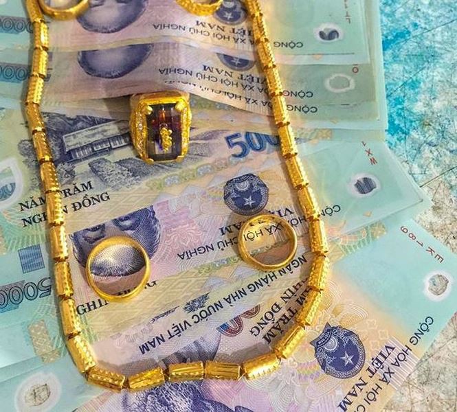 Thầy giáo thú nhận bịa đặt chuyện bắt xe ôm đuổi theo trả lại túi tiền vàng cho người làm rơi: Mong được tha thứ-1