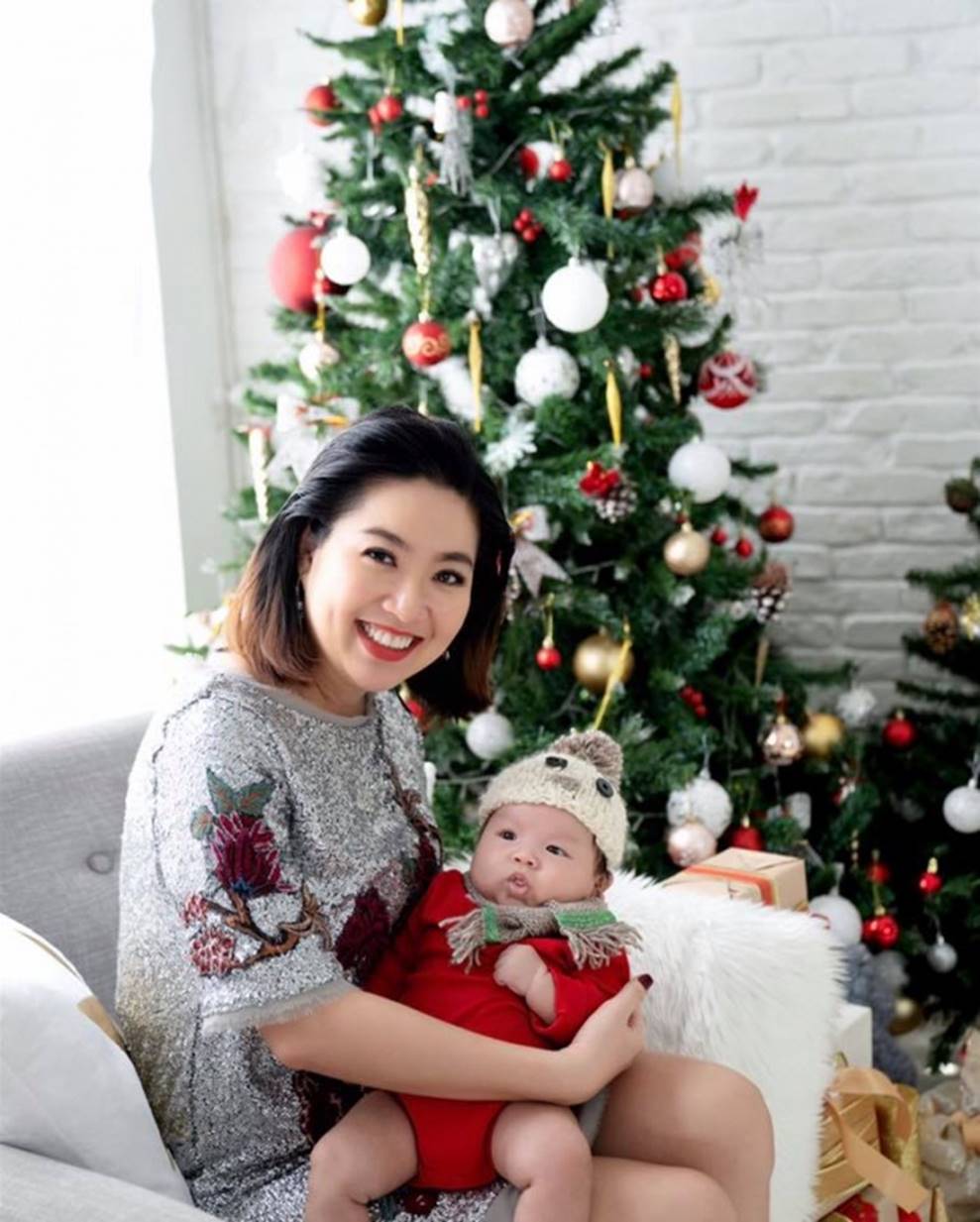 Vợ chồng Lê Khánh thực hiện bộ ảnh ý nghĩa trong lần đầu tiên con trai được đón Noel-3