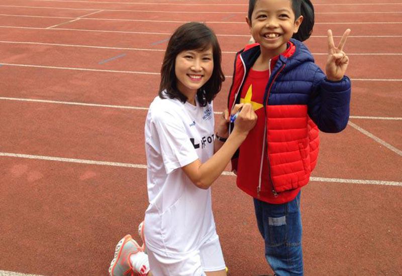 Rời sân cỏ, cảnh làm mẹ của hotgirl làng bóng, Quả bóng vàng Việt 2008 ra sao sau 10 năm?-10