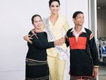 HHen Niê bật khóc nức nở khi vừa đặt chân về Việt Nam sau hành trình thần thánh tại Miss Universe 2018-19