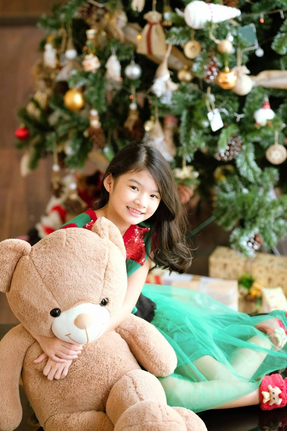 Trương Ngọc Ánh khoe vẻ gợi cảm, đón Giáng sinh sớm cùng con gái Bảo Tiên-8