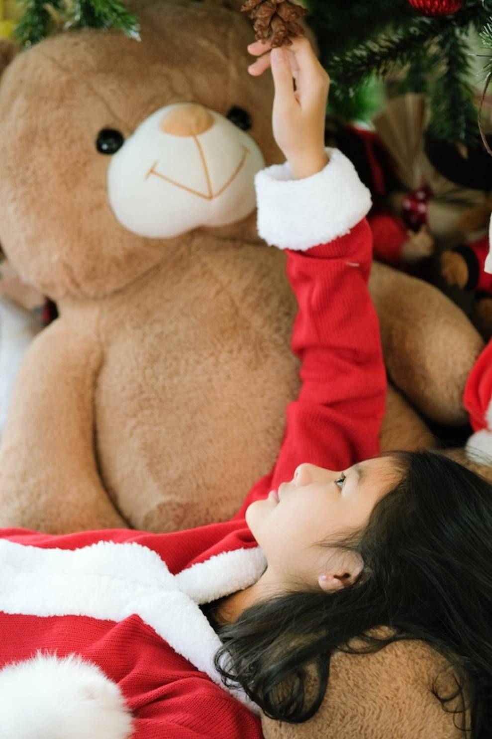 Trương Ngọc Ánh khoe vẻ gợi cảm, đón Giáng sinh sớm cùng con gái Bảo Tiên-11