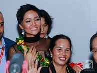 H'Hen Niê bật khóc nức nở khi vừa đặt chân về Việt Nam sau hành trình 'thần thánh' tại Miss Universe 2018