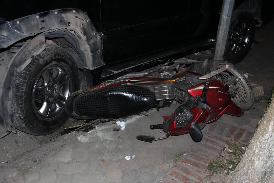 Hà Nội: Nữ tài xế lái Lexus đâm hàng loạt xe máy và ô tô, 1 học sinh bị cuốn vào gầm, 5 người bị thương nhập viện cấp cứu-3
