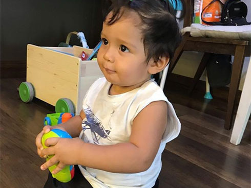 Chàng trai khoe món vịt quay ngon chảy nước miếng, dân tình lại dán mắt” vào cô gái phía sau-4