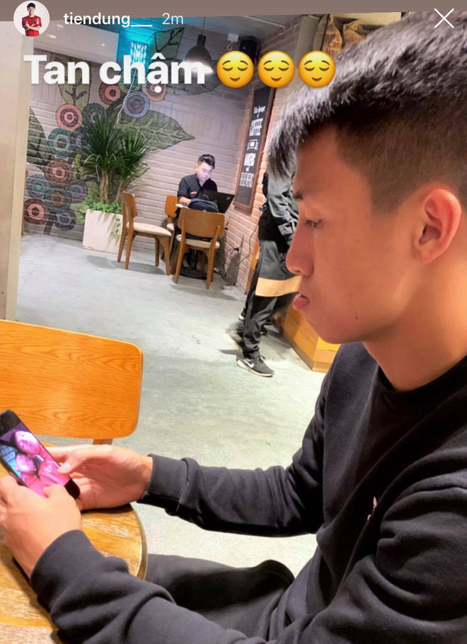 Kệ bạn gái thủ thỉ sẽ luôn bên cạnh, story đầu tiên của Tư Dũng sau khi vô địch lại dành cho... Trọng Ỉn-1