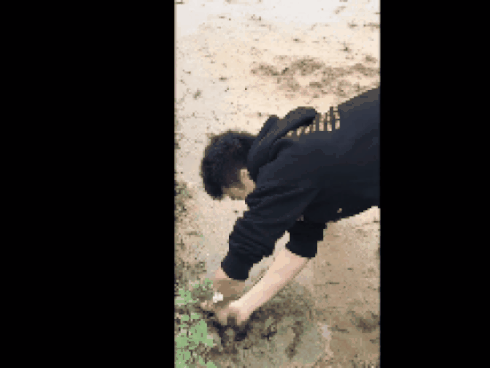 Tiến Dũng, Đình Trọng sang nhà Duy Mạnh nấu bánh chưng, nhưng những ánh mắt thiêu đốt sau khung cửa mới gây sốt-6