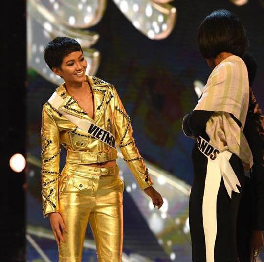 HHen Niê và Hồ Ngọc Hà, khi Hoa hậu bình dân đụng hàng biểu tượng thời trang-3