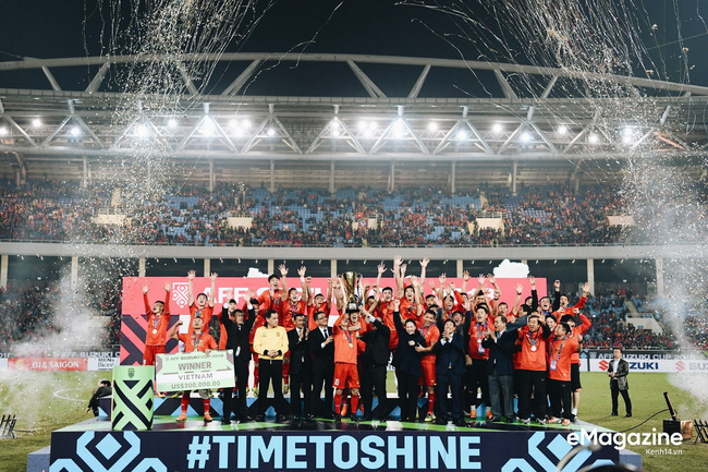 Việt Nam vô địch rồi Tom ơi, giờ con hãy tiếp tục cuộc chiến của riêng mình nhé!-8