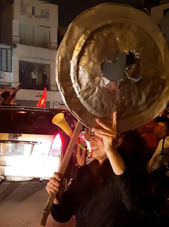 Thiệt hại khổng lồ của người hâm mộ sau chức vô địch của Việt Nam-7