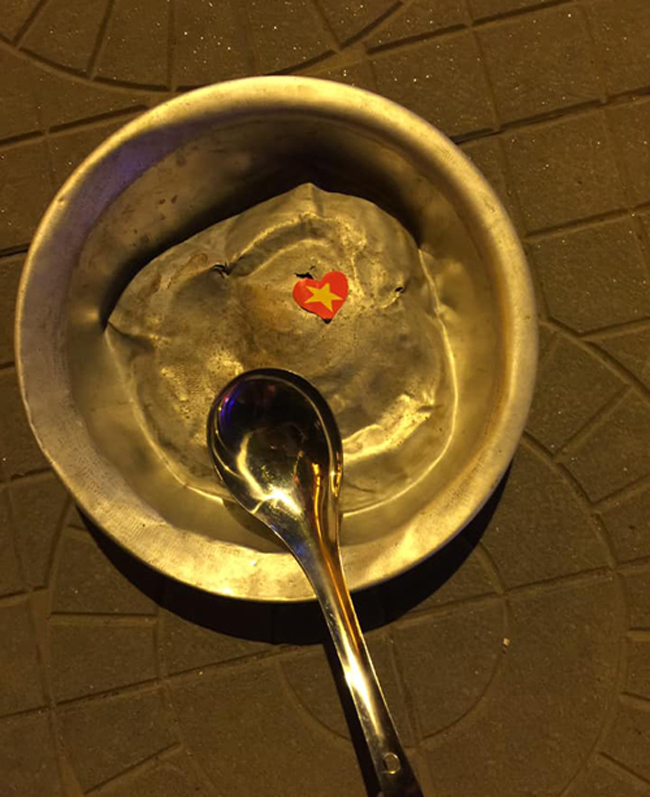 Thiệt hại khổng lồ của người hâm mộ sau chức vô địch của Việt Nam-8