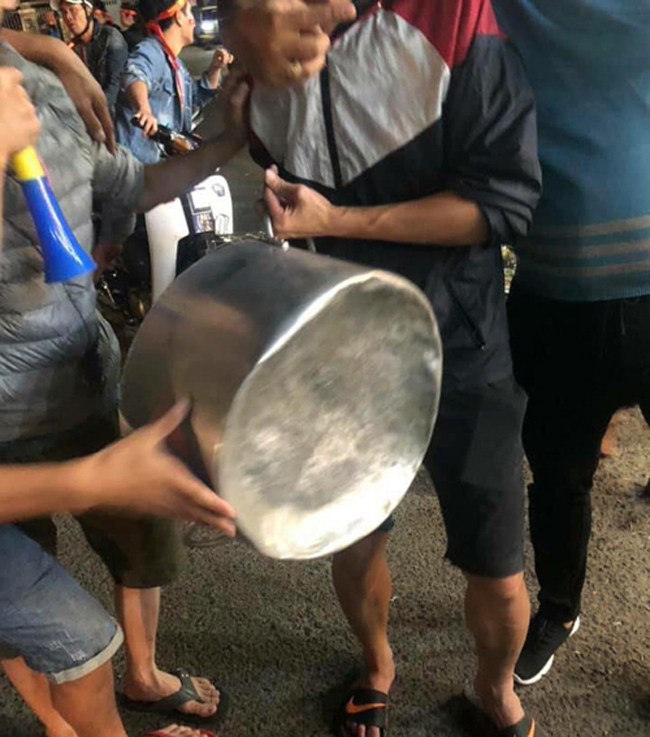 Thiệt hại khổng lồ của người hâm mộ sau chức vô địch của Việt Nam-10