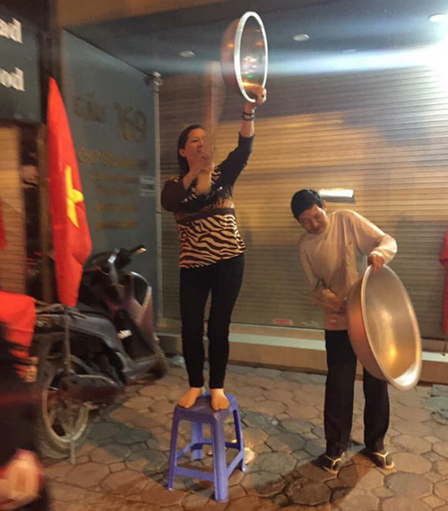 Thiệt hại khổng lồ của người hâm mộ sau chức vô địch của Việt Nam-12