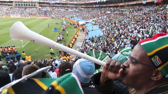 Chiến dịch nói không với kèn vuvuzela: Đại diện LĐBĐ Việt Nam tiết lộ lý do chưa nghĩ đến việc cấm món đồ tạo ra thứ âm thanh nhức óc này-1