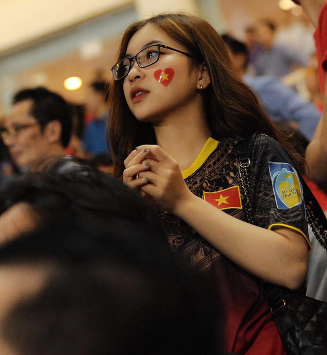 Giữa tin đồn rạn nứt với Quang Hải, hot girl Nhật Lê lại bị dân mạng chỉ trích vì miệt mài... đăng quảng cáo-1