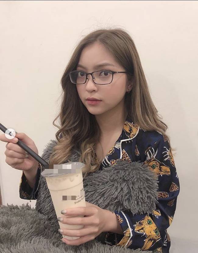 Giữa tin đồn rạn nứt với Quang Hải, hot girl Nhật Lê lại bị dân mạng chỉ trích vì miệt mài... đăng quảng cáo-2