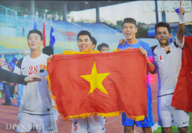 Lộ ảnh hồi nhỏ cực ngố tàu” của cầu thủ Đức Huy-13