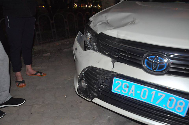 Vụ Lexus gây tai nạn liên hoàn: Người trong xe mở cửa thấy nạn nhân dưới gầm nhưng vẫn lấy đà lao tiếp-4