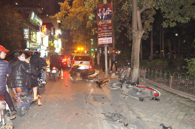 Vụ Lexus gây tai nạn liên hoàn: Người trong xe mở cửa thấy nạn nhân dưới gầm nhưng vẫn lấy đà lao tiếp-5