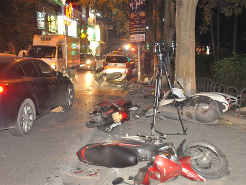 Nữ giáo viên kể lại giây phút bị xe điên Lexus đâm bay lên vỉa hè: Cảm giác chân phải như rời ra khỏi người, tôi tưởng mình đã chết rồi-7