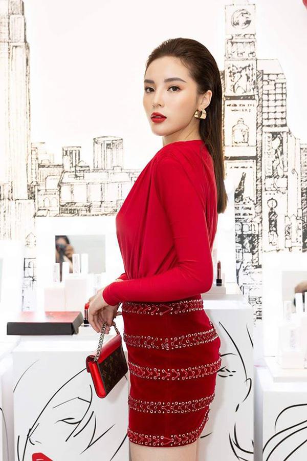 Chưa hạ nhiệt, 3 màu son gắn bó với sao Việt năm nay vẫn lên ngôi mùa lễ hội này!-11