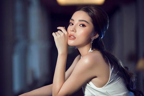 Chưa hạ nhiệt, 3 màu son gắn bó với sao Việt năm nay vẫn lên ngôi mùa lễ hội này!-6