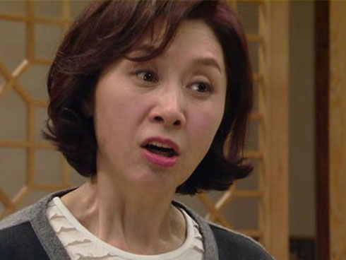 Tím người với chiêu trò uốn nắn nàng dâu của mẹ chồng, vợ như cái áo, hỏng thì quăng-3