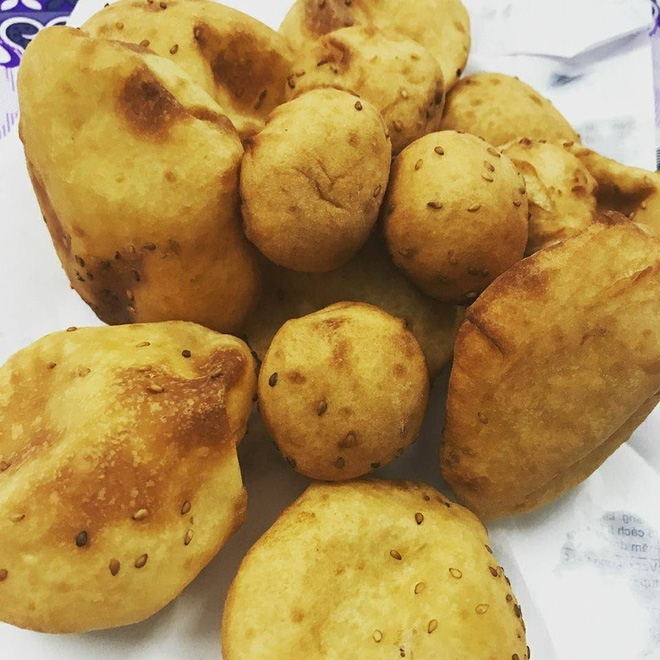 Chiếc bánh tiêu nhất phẩm ở Vũng Tàu làm người ta xếp hàng cả tiếng mới mua được-1