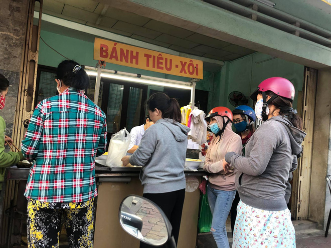 Chiếc bánh tiêu nhất phẩm ở Vũng Tàu làm người ta xếp hàng cả tiếng mới mua được-3