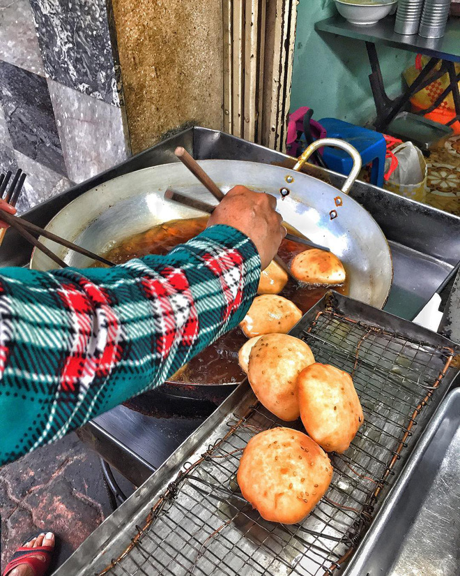 Chiếc bánh tiêu nhất phẩm ở Vũng Tàu làm người ta xếp hàng cả tiếng mới mua được-4