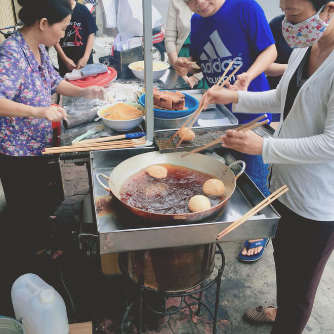 Chiếc bánh tiêu nhất phẩm ở Vũng Tàu làm người ta xếp hàng cả tiếng mới mua được-5