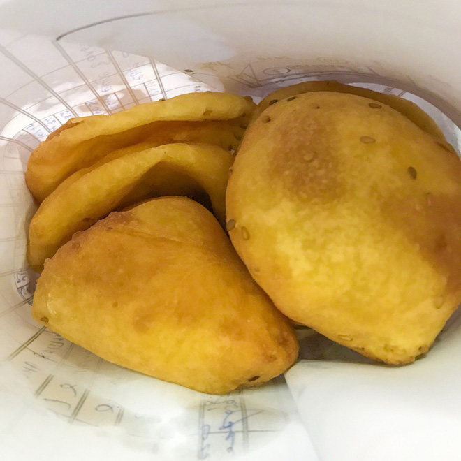 Chiếc bánh tiêu nhất phẩm ở Vũng Tàu làm người ta xếp hàng cả tiếng mới mua được-6